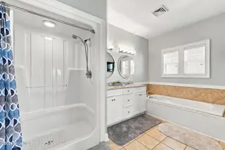 Atlantic Beach – photo 18: Principal Bath