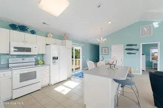 118 Heverly Drive, Emerald Isle, NC 28594 – photo 18: Kitchen