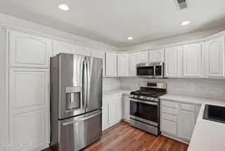 1281 Spring Lake Drive, Southport, NC 28461 — 3-bedroom home, Southport, NC, photo 12 of 46: Kitchen – Stainless Appliances