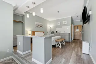 602 W Fort Macon Road 131, Atlantic Beach, NC 28512 – photo 2: Neutral Colors & Decor