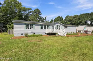 103 Shop Branch Lane, Hampstead, NC 28443 — 3-bedroom manufactured home in Bay Harbor, Hampstead, NC, photo 4 of 43: 103_shop_branch_ln_003