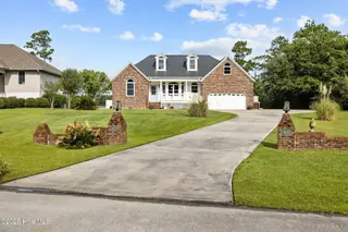 413 Pelican Harbor Road, Beaufort, NC 28516 — 3-bedroom home in Wards Creek Plantation, Beaufort, NC, photo 3 of 30: Long driveway
