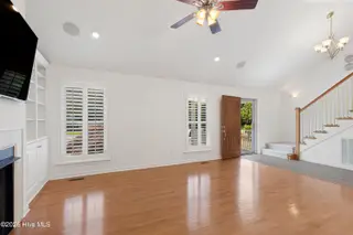 117 Hodges Street, Morehead City, NC 28557 – photo 4: Living room