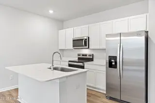 604 S Squires Run Lane, Richlands, NC 28574 – photo 15: Kitchen