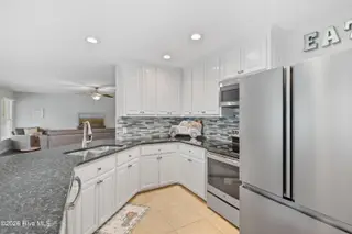 5874 Lake Joel Drive SW, Ocean Isle Beach, NC 28469 — 3-bedroom home in Crownstream, Ocean Isle Beach, NC, photo 13 of 47: 5874LakeJoelDrSW - 15