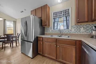 314 Jasmine Lane, Jacksonville, NC 28546 – photo 5: 11-web-or-mls-314 Jasmine Ln 24