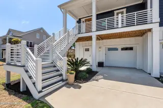 8124 Lakeview Drive, Wilmington, NC 28412 – photo 5: 8124 Lakeview Drive Wilmington