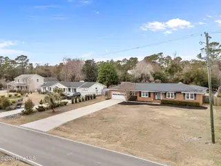 129 Tanbridge Road, Wilmington, NC 28405 – photo 9: 5-web-or-mls-Photo Feb 24 2026, 4 19 02