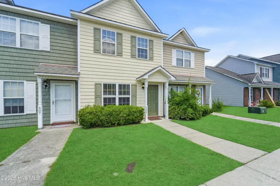 609 Streamwood Drive, Jacksonville, NC 28546 – photo 1 of 36