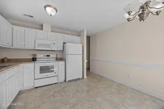 1008 Penncross Drive, Greenville, NC 27834 — 3-bedroom home in Meadow Woods, Greenville, NC, photo 3 of 17