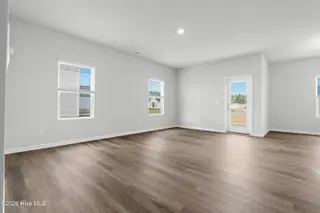 613 S Squires Run Lane, Richlands, NC 28574 – photo 10: Living Room