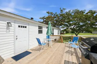 101 S Cherie Court, New Bern, NC 28562 – photo 14: 10-web-or-mls-DSC_3167_edit