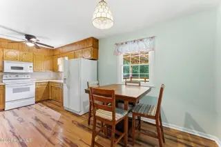 409 Bradford Drive, New Bern, NC 28560 – photo 10: 37-web-or-mls-0c0a3948-Edited