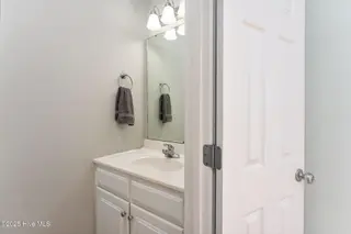 104 Sea Oaks Court, North Topsail Beach, NC 28460 – photo 18: bathroom-02a