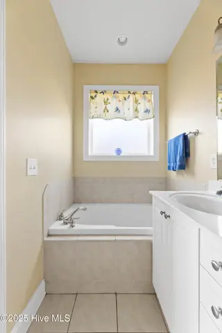82 Highlands Drive, Hampstead, NC 28443 – photo 14: 022_82_highlands_drive_final-21_966