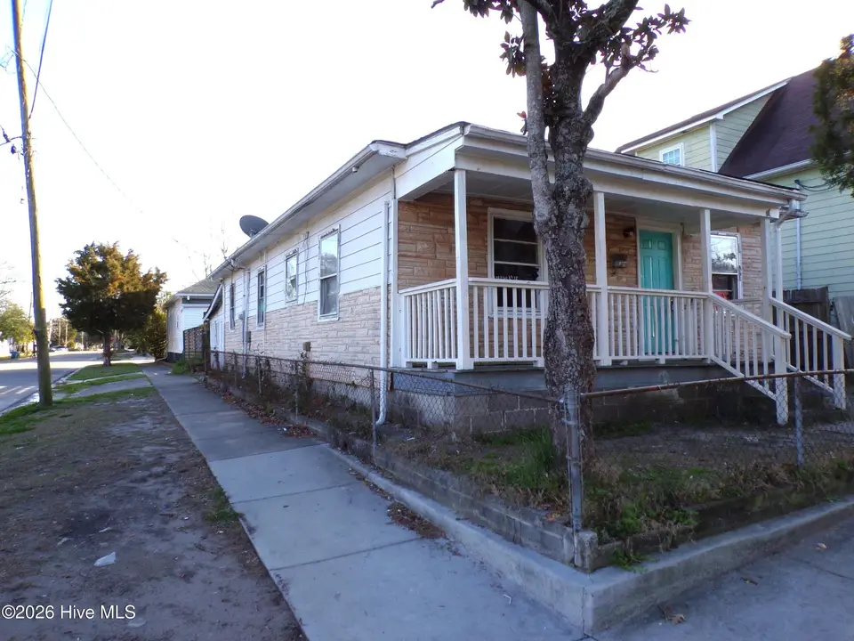 1318 Church Street, Wilmington, NC 28401 – photo 1 of 12: 100_0503