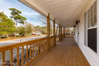 917 W Haven Boulevard, Morehead City, NC 28557 – photo 4: 4-web-or-mls-chadwick-visuals-917-w-have