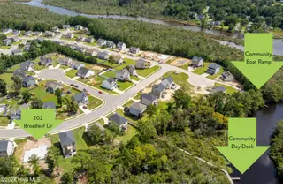 202 Broadleaf Drive, Jacksonville, NC 28546 – photo 4: 202 & Neighborhood