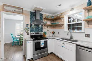 124 NE 15th Street, Oak Island, NC 28465 – photo 7: thumbnail-0196a7bd-04ae-73f3-8967-370068
