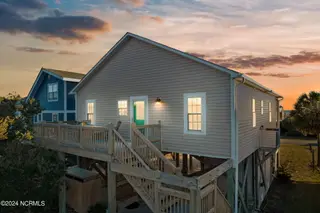 916 E Dolphin Drive, Oak Island, NC 28465 – photo 8: KahunaPhoto.com 916-47