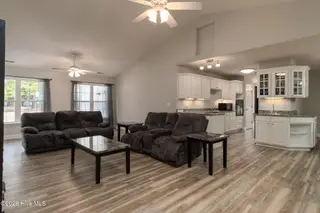 321 Barbara Drive, New Bern, NC 28562 – photo 10: Living Room