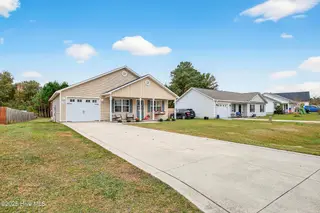 132 Woodbury Farm Drive, Jacksonville, NC 28540 – photo 3: 03