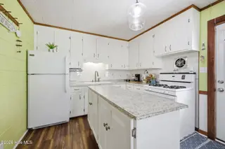 923 N Yaupon Terrace, Morehead City, NC 28557 – photo 11: 38-web-or-mls-IMG_7446