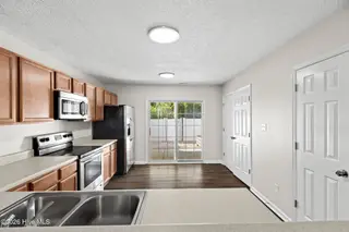 7002 Banister Loop, Jacksonville, NC 28546 — 2-bedroom townhome in The Gables, Jacksonville, NC, photo 6 of 24