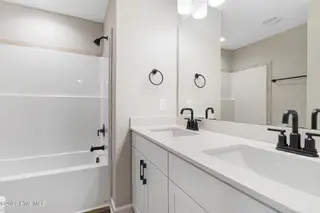 232 Cline Way 129, Beaufort, NC 28516 – photo 17: Primary Bath