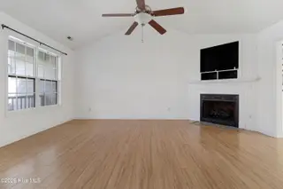 317 Appaloosa Court, Swansboro, NC 28584 – photo 7: Living room