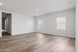 613 S Squires Run Lane, Richlands, NC 28574 – photo 11: Living Room
