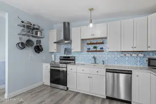 601 Emerald Drive, Emerald Isle, NC 28594 – photo 13: Kitchen