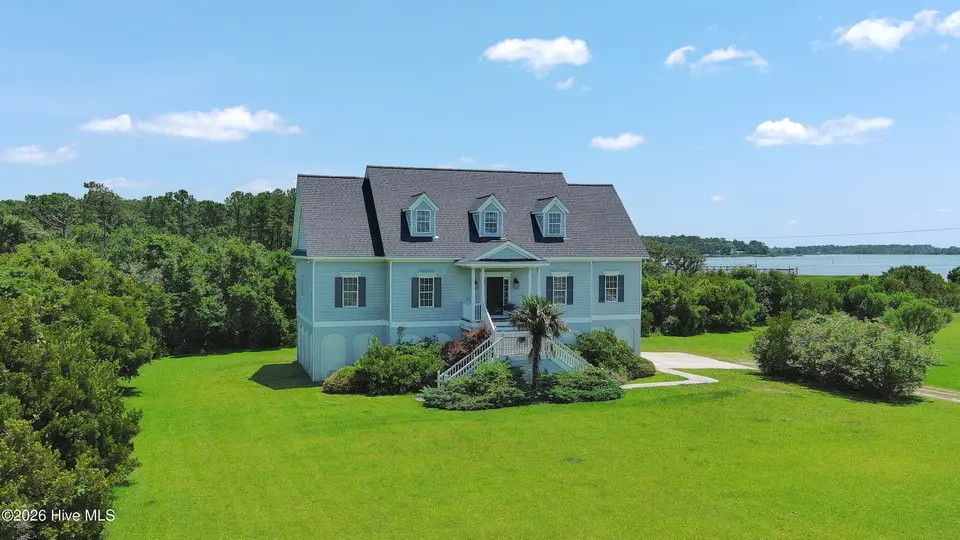 255 Oak Road, Beaufort, NC 28516 – photo 1 of 45: Fabulous home on Harlowe Creek