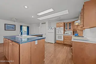 1506 Mona Passage Court, New Bern, NC 28560 – photo 13: 22-web-or-mls-DSC_9566