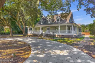 300 Cabbage Inlet Lane, Wilmington, NC 28409 — 4-bedroom home, Wilmington, NC, photo 3 of 76: 2_300 cabbage inlet ln-00002