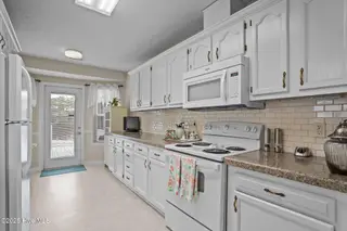 58 Crystal Road, Southport, NC 28461 — 3-bedroom home in Sterling Oaks, Southport, NC, photo 15 of 56: 49-web-or-mls-DSC09782