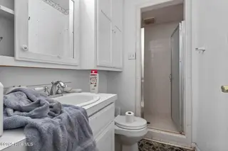 712 Page Drive, Jacksonville, NC 28540 — 4-bedroom home in Northwoods, Jacksonville, NC, photo 14 of 18: 2nd Primary Bath