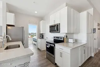 102 Cape Fear Boulevard Unit 204, Carolina Beach, NC 28428 — 2-bedroom condo in Towne Place Condominium, Carolina Beach, NC, photo 15 of 33