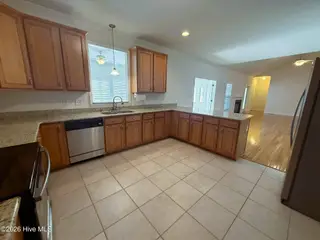 103 Castelnau Court, Jacksonville, NC 28540 — 5-bedroom home in Williamsburg Plantation, Jacksonville, NC, photo 10 of 52: 7. Kitchen B