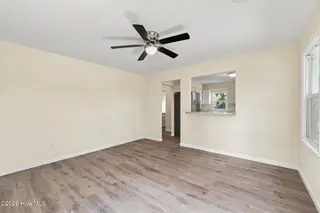 2707 Alabama Avenue, New Bern, NC 28560 — 2-bedroom home in Oakside, New Bern, NC, photo 18 of 54: living room