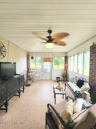 102 Fox Run Circle, Greenville, NC 27858 – photo 18: screenporch