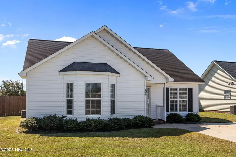 1008 Penncross Drive, Greenville, NC 27834 — 3-bedroom home in Meadow Woods, Greenville, NC, photo 1 of 17: Front