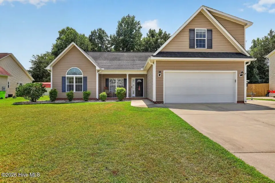106 Fernie Lane, New Bern, NC 28560 – photo 1 of 27: IMG_4208