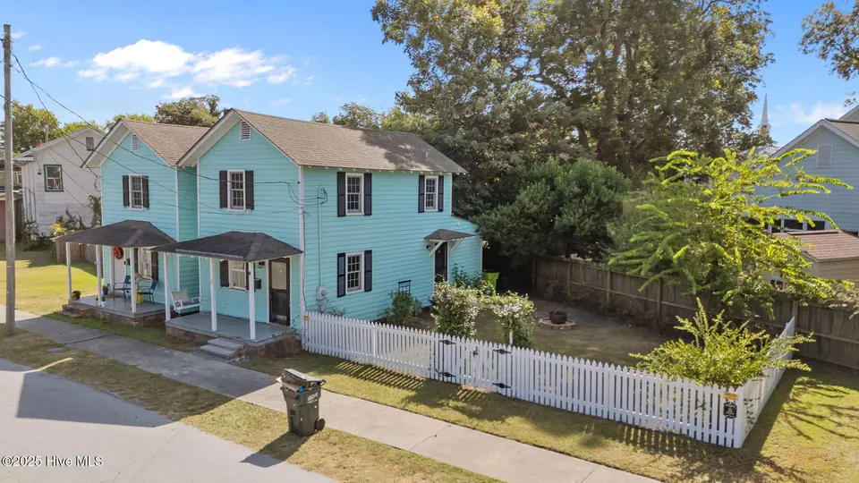 711 Queen Street, New Bern, NC 28560 – photo 1 of 28: Welcome Home!