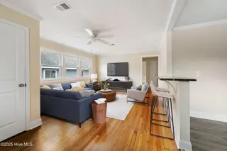 617 S 9th Street, Wilmington, NC 28401 – photo 6: designer furniture
