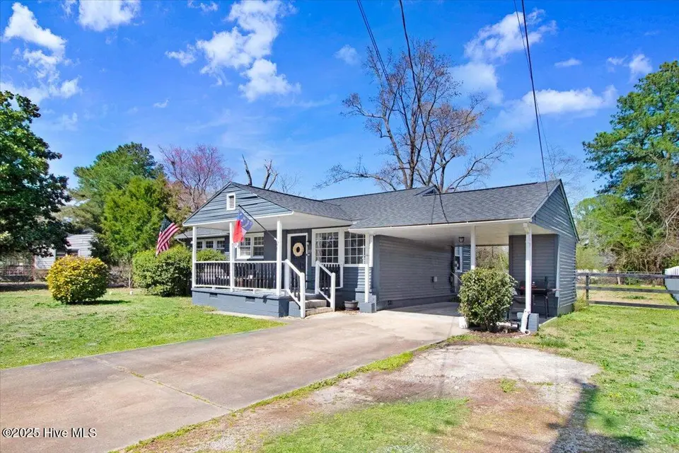 203 Banks Avenue, Goldsboro, NC 27534 — 3-bedroom home in Jefferson Park, Goldsboro, NC, photo 1 of 22: 02-203 Banks Ave-2
