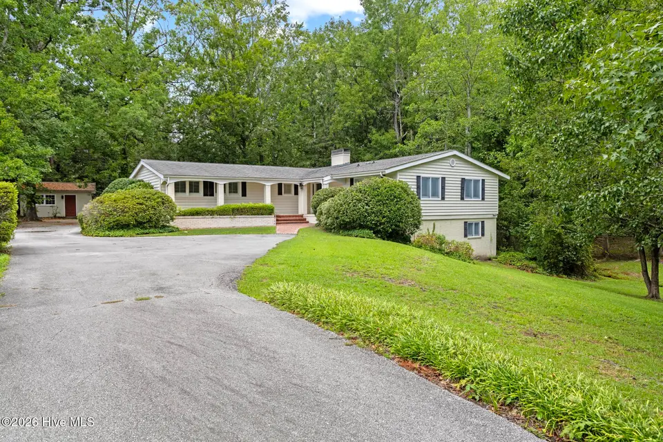 402 Country Club Drive, Jacksonville, NC 28546 – photo 1 of 76