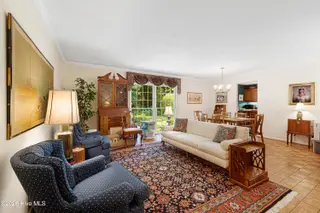 5118 Midyette Avenue, Morehead City, NC 28557 – photo 4: Living room