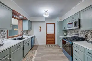 1102 Adelaide Drive, Wilmington, NC 28412 — 4-bedroom home in Hanover Heights, Wilmington, NC, photo 14 of 43: 1102AdelaideDrive(26)