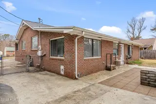 402 Jarman Street, Jacksonville, NC 28540 – photo 5: 5-web-or-mls-402 Jarman St. 108